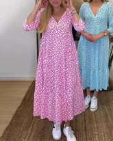 Avslappnad klänning med blommönster